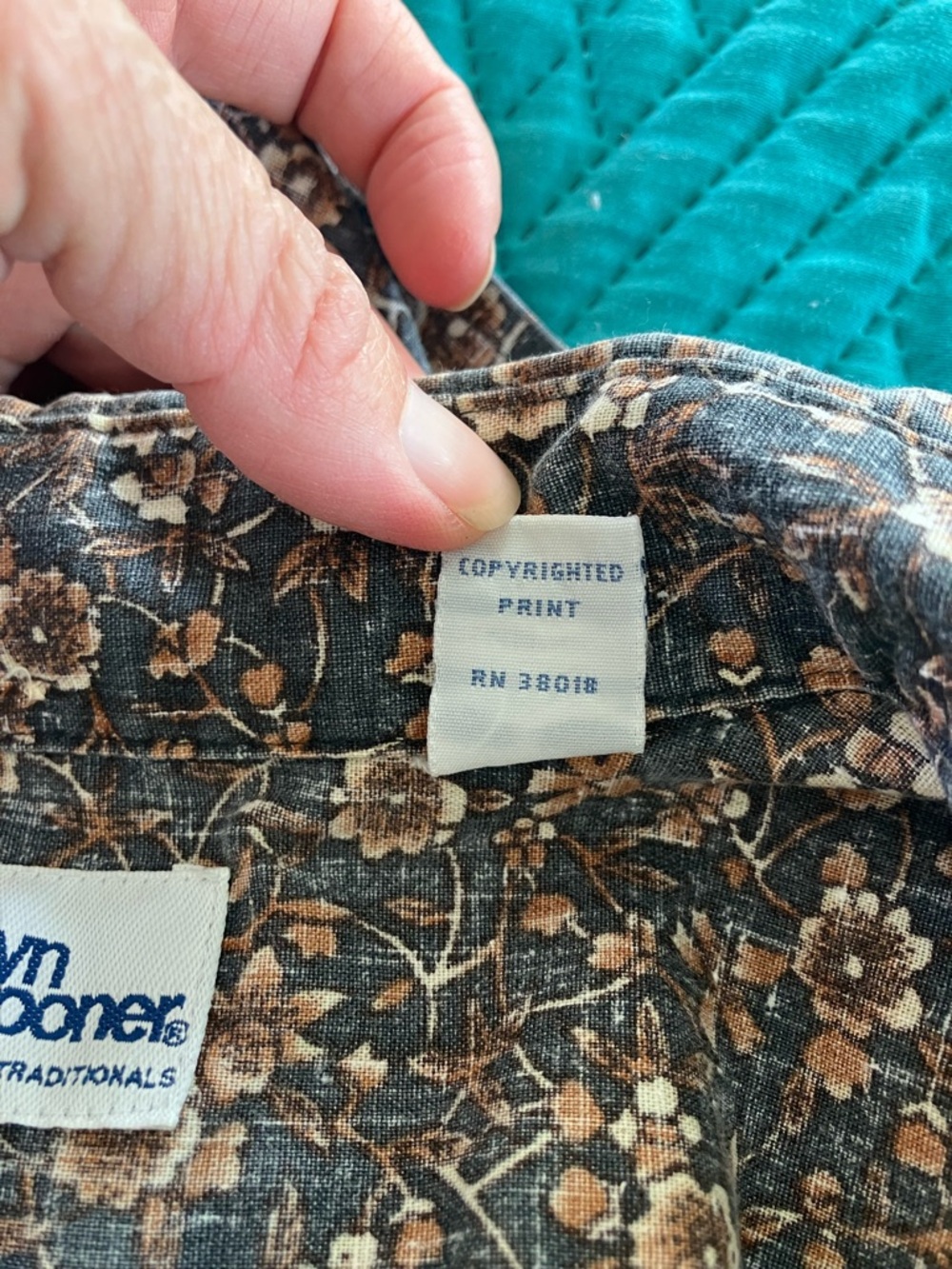 reyn spooner Short-Sleeve Floral Button-Up Aloha Shirt - Designed in Hawaii - Picture 4 of 6